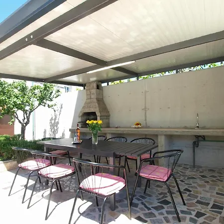 Ferienhaus Mit Privatpool Fuer 8 Personen Ca 180 Qm In Pula, Istrien Istrische Riviera