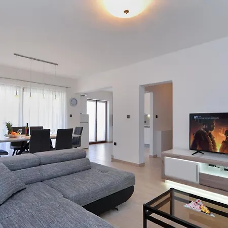 Ferienhaus Mit Privatpool Fuer 8 Personen Ca 180 Qm In Pula, Istrien Istrische Riviera Pula