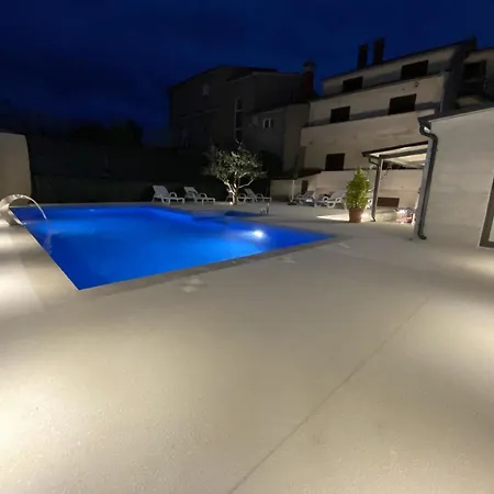 Ferienhaus Mit Privatpool Fuer 8 Personen Ca 180 Qm In Pula, Istrien Istrische Riviera