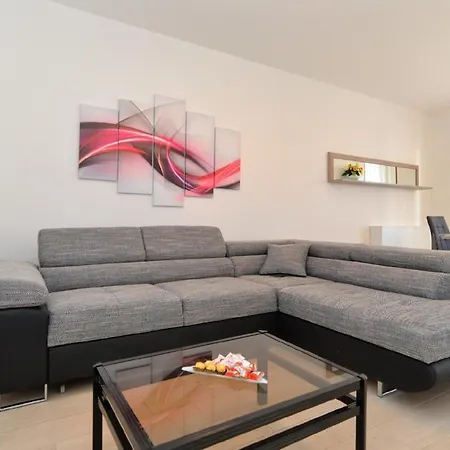 Mit Privatpool Fuer 8 Personen Ca 180 Qm In Pula, Istrien Istrische Riviera Ferienhaus Pula