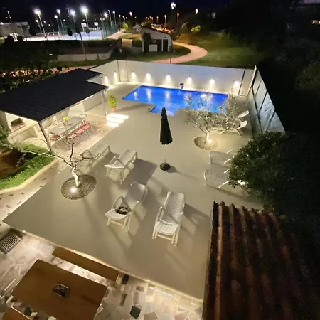 Mit Privatpool Fuer 8 Personen Ca 180 Qm In Pula, Istrien Istrische Riviera Ferienhaus